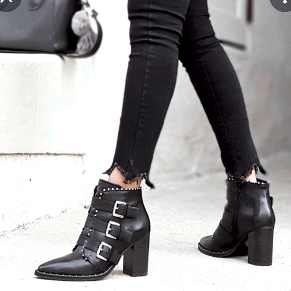 Steve Madden Humble Bootie in black